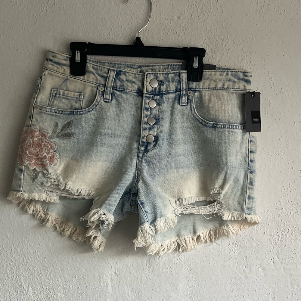 Wossiue Woman Denim Frayed Hem Mid-Rise Short, Size 4/27